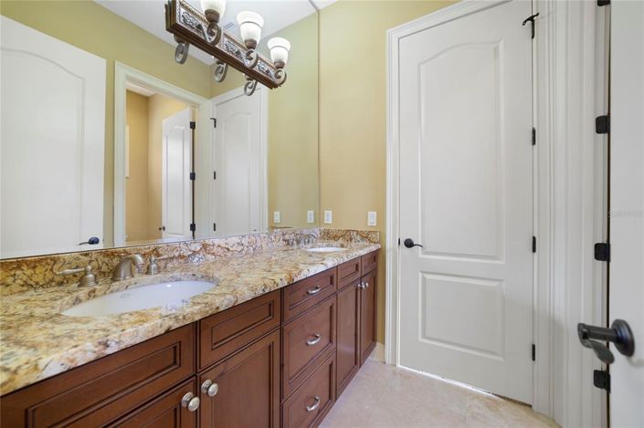 Image No.17-5 Bed Property for sale