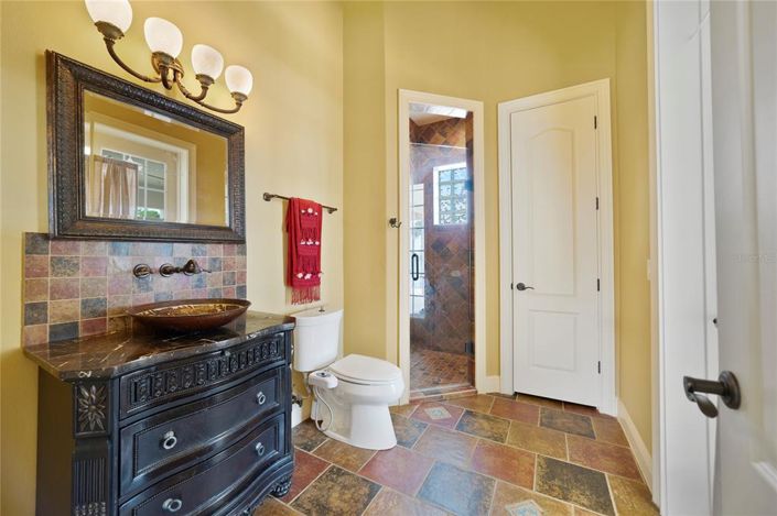 Image No.20-5 Bed Property for sale