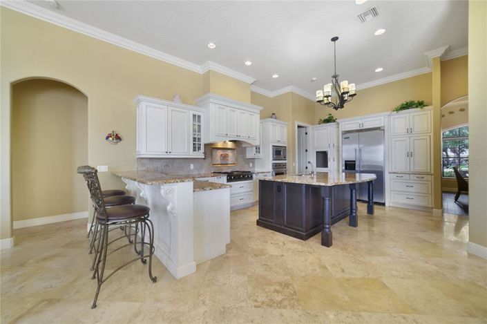 Image No.5-5 Bed Property for sale