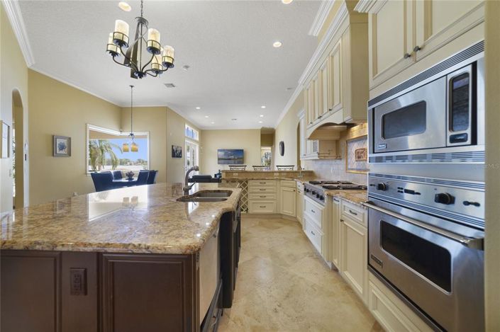 Image No.6-5 Bed Property for sale