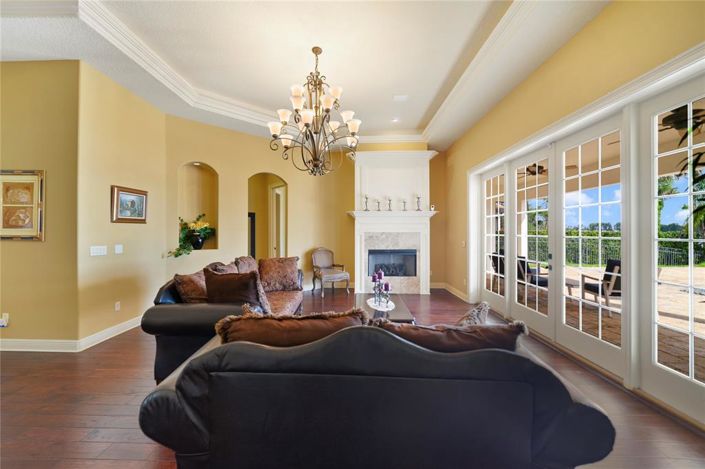 Image No.8-5 Bed Property for sale