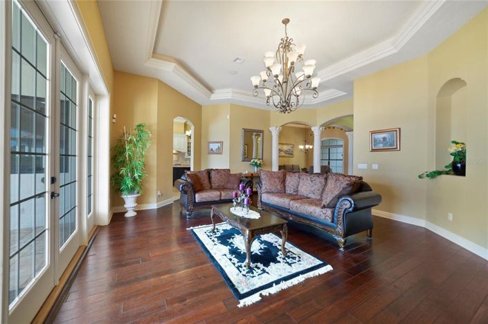 Image No.9-5 Bed Property for sale