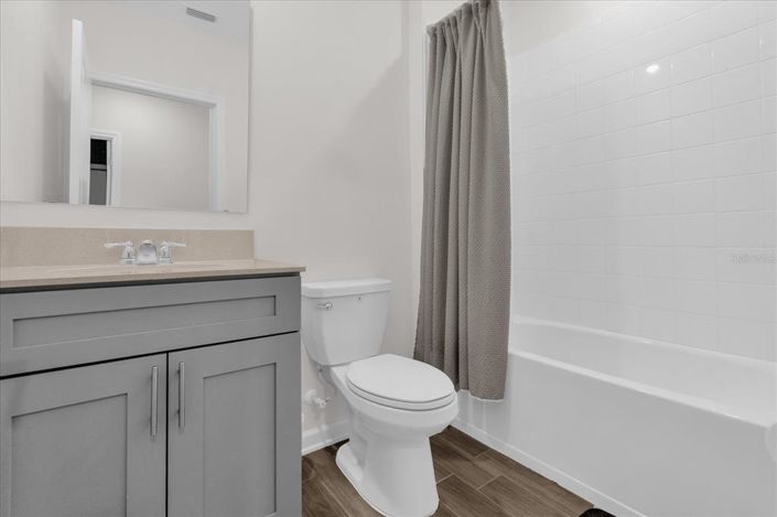 Image No.17-3 Bed Property for sale