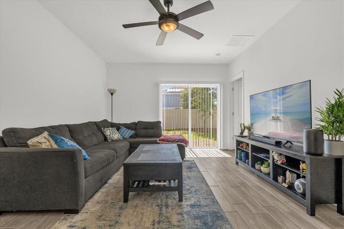 Image No.3-3 Bed Property for sale