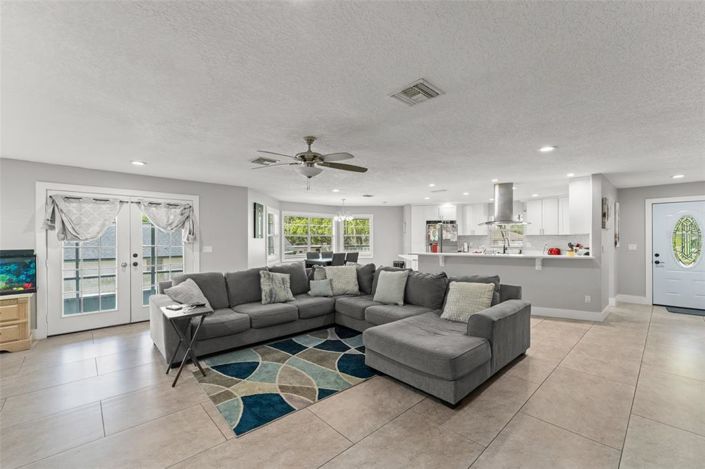 Image No.13-3 Bed Property for sale