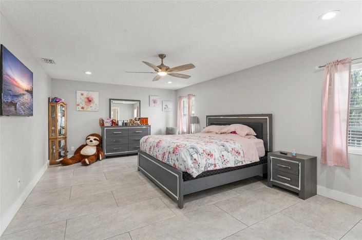 Image No.23-3 Bed Property for sale