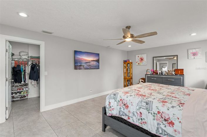 Image No.24-3 Bed Property for sale