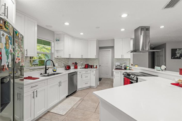 Image No.8-3 Bed Property for sale