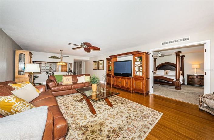 Image No.12-2 Bed Property for sale