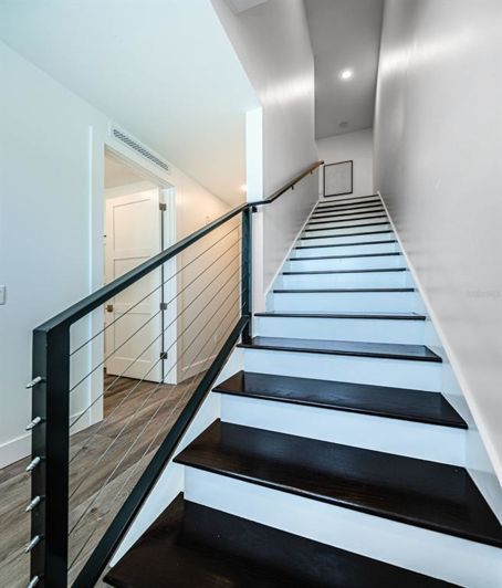 Image No.27-4 Bed Townhouse for sale