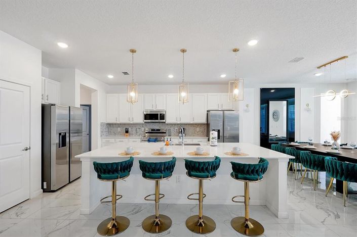 Image No.10-15 Bed Property for sale