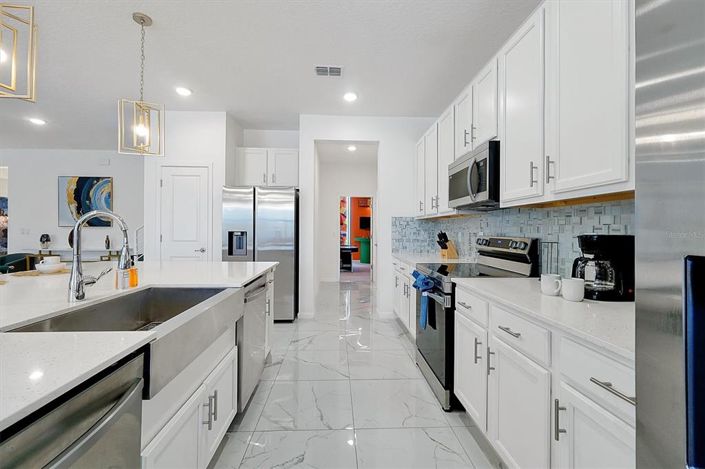 Image No.11-15 Bed Property for sale