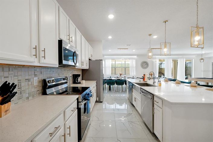 Image No.12-15 Bed Property for sale