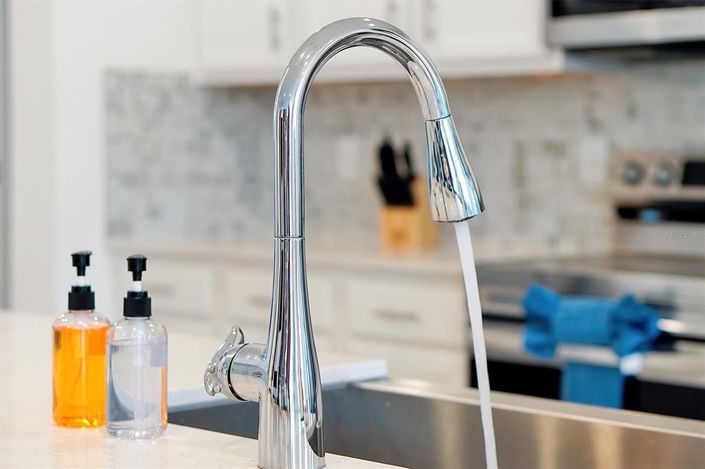 Image No.13-15 Bed Property for sale