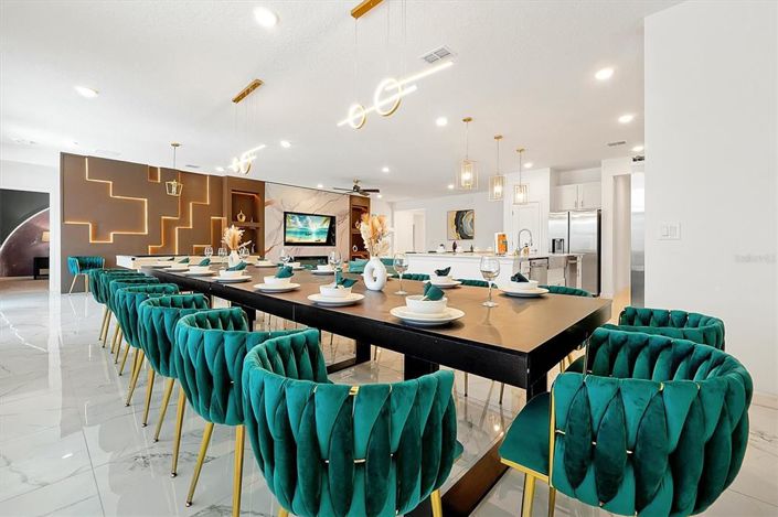 Image No.15-15 Bed Property for sale