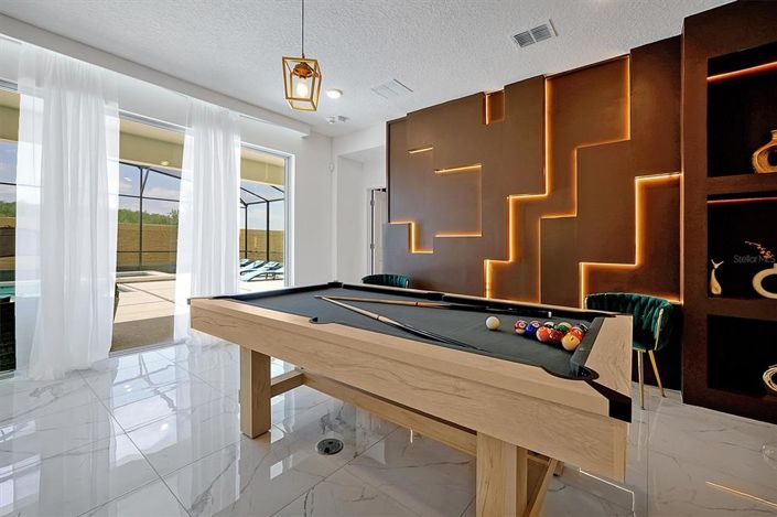 Image No.17-15 Bed Property for sale