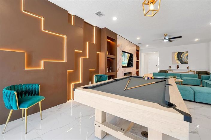 Image No.18-15 Bed Property for sale