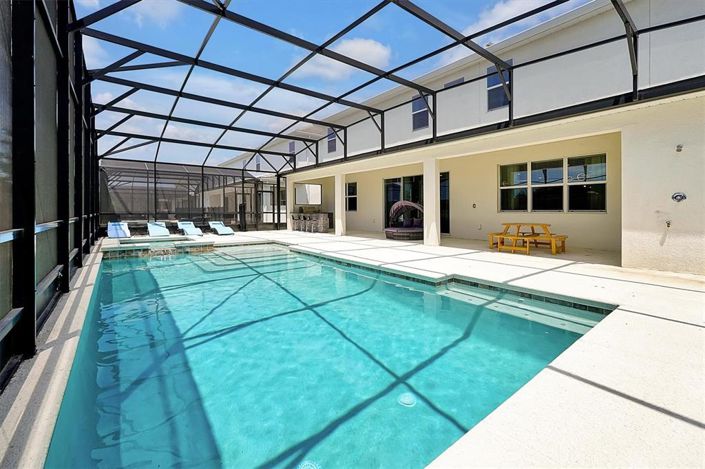 Image No.26-15 Bed Property for sale