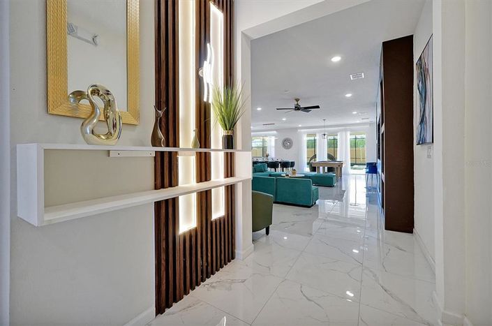 Image No.4-15 Bed Property for sale