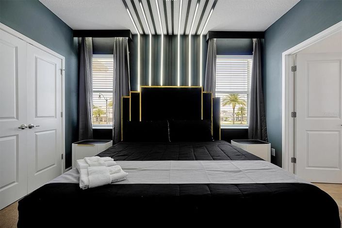 Image No.60-15 Bed Property for sale