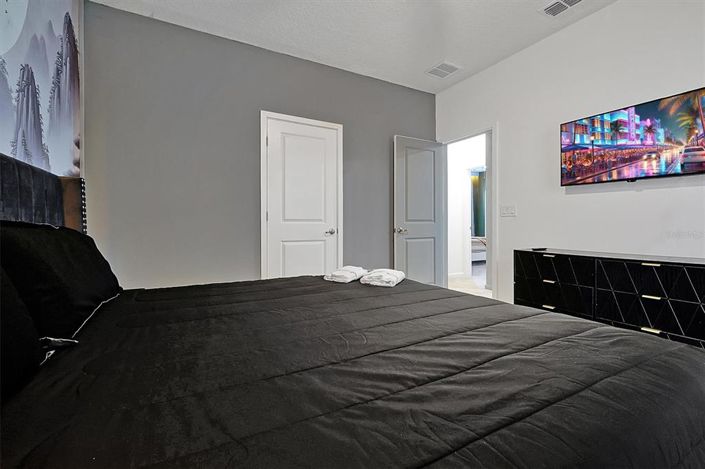 Image No.76-15 Bed Property for sale