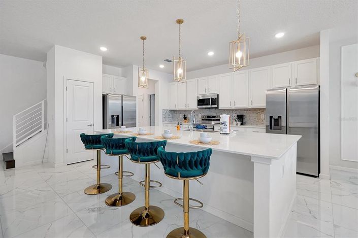 Image No.9-15 Bed Property for sale