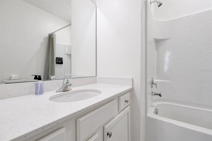 Image No.92-15 Bed Property for sale