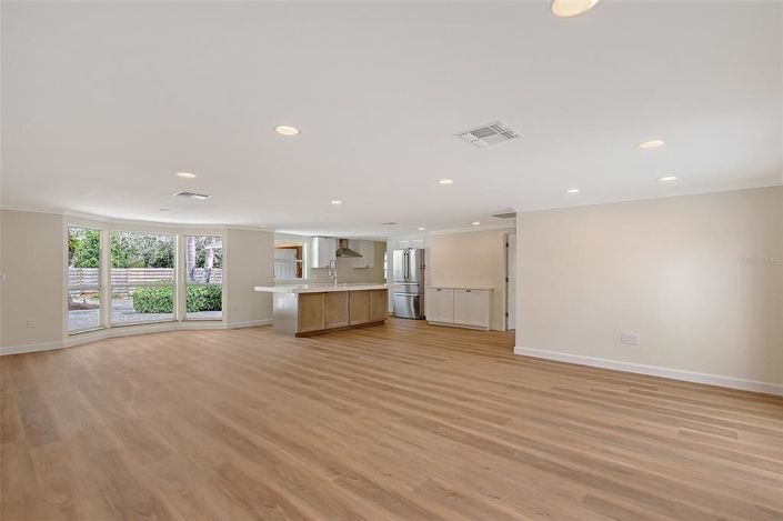 Image No.11-2 Bed Property for sale