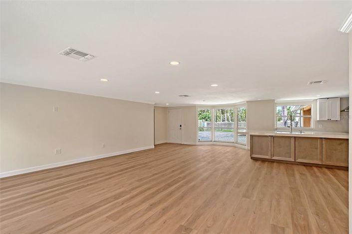 Image No.12-2 Bed Property for sale