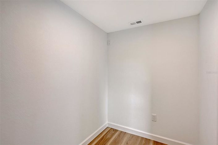 Image No.25-2 Bed Property for sale