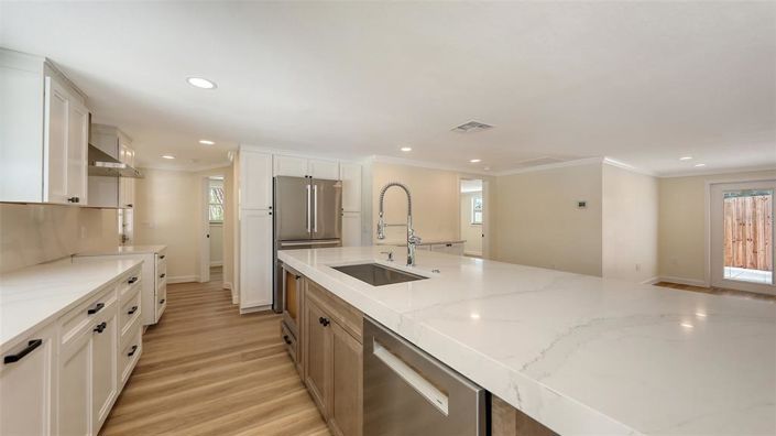 Image No.8-2 Bed Property for sale