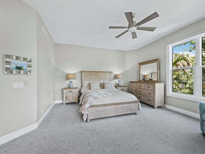 Image No.17-4 Bed Property for sale