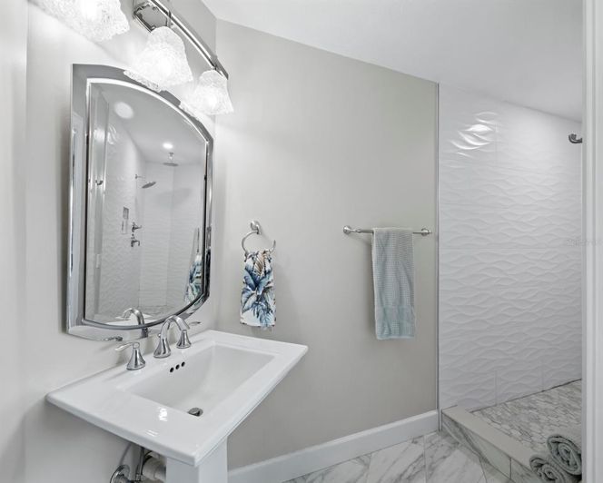 Image No.27-4 Bed Property for sale