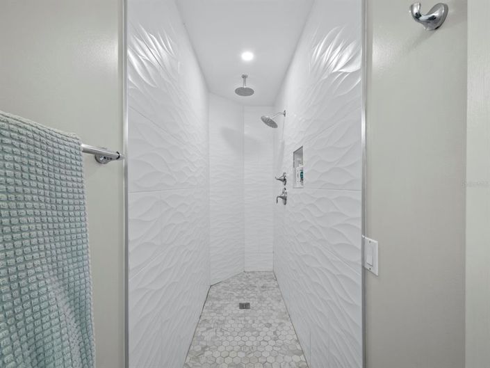 Image No.28-4 Bed Property for sale