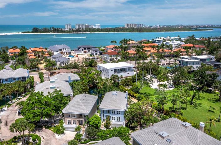 Image No.53-4 Bed Property for sale