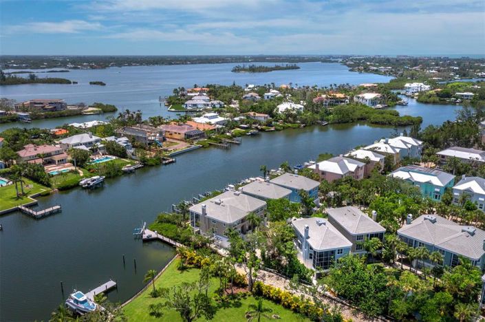 Image No.61-4 Bed Property for sale