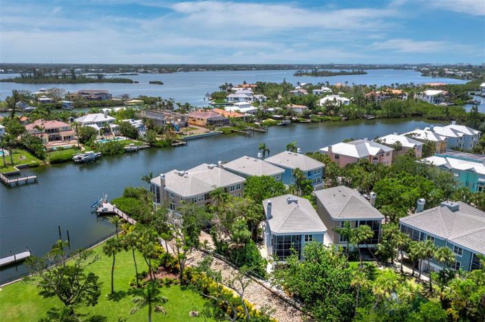 Image No.65-4 Bed Property for sale