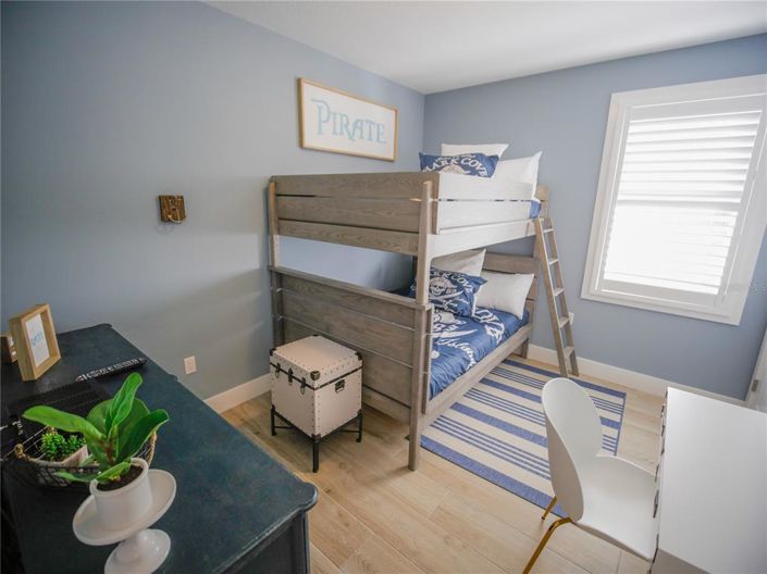 Image No.25-8 Bed Property for sale