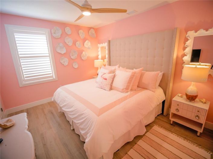 Image No.32-8 Bed Property for sale