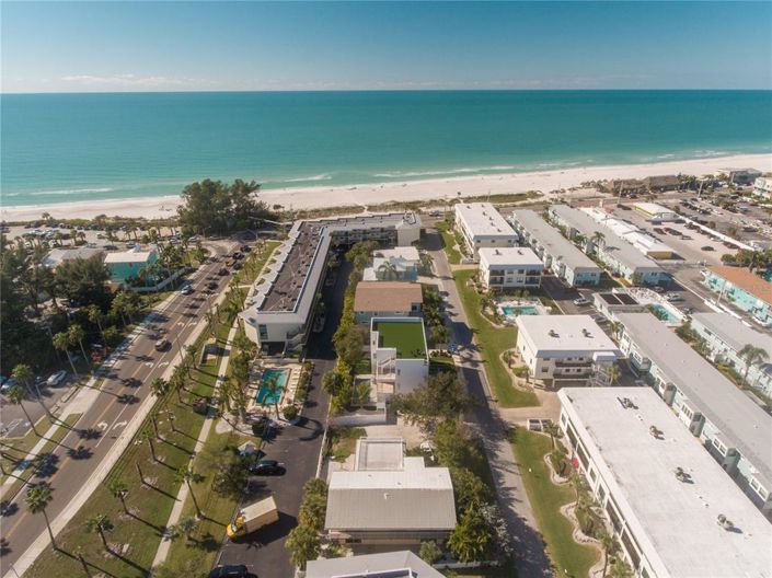 Image No.47-8 Bed Property for sale