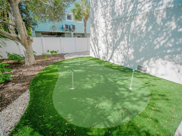 Image No.5-8 Bed Property for sale