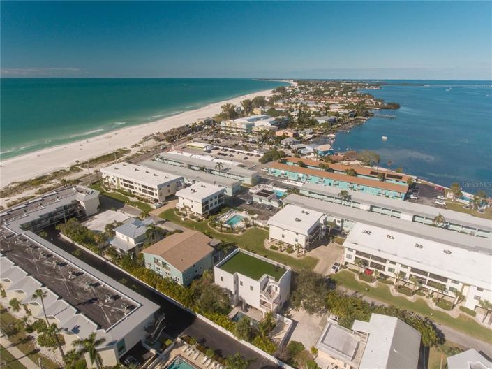 Image No.50-8 Bed Property for sale