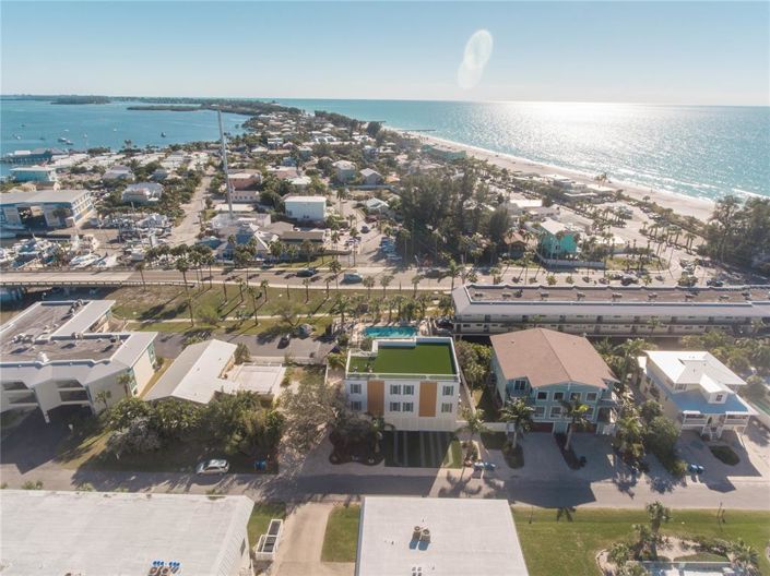 Image No.54-8 Bed Property for sale