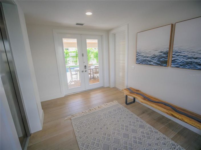 Image No.8-8 Bed Property for sale