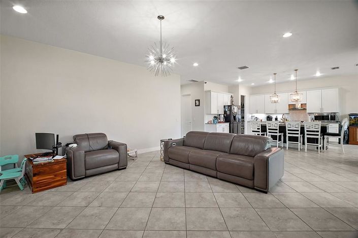 Image No.11-5 Bed Property for sale