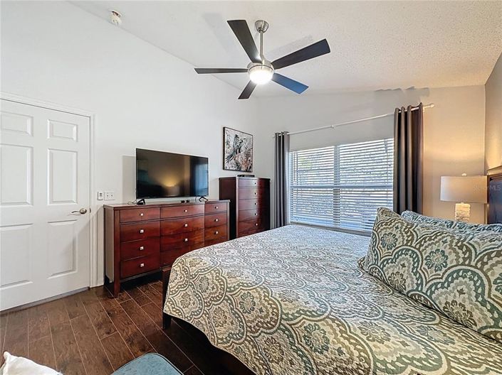 Image No.19-3 Bed Property for sale