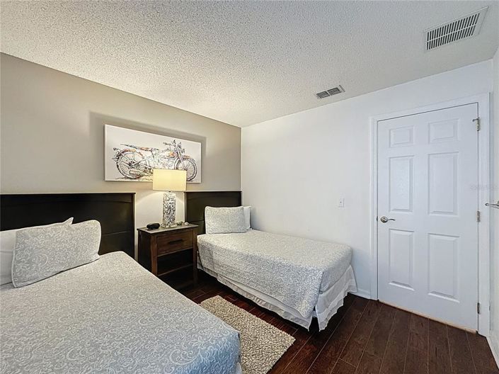 Image No.25-3 Bed Property for sale