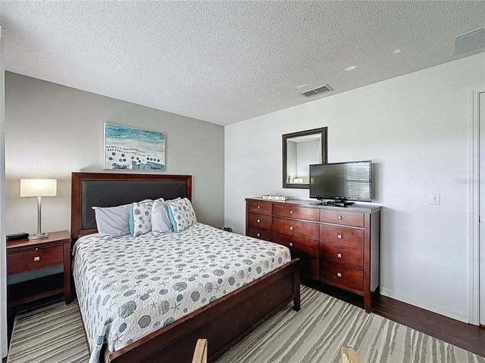 Image No.27-3 Bed Property for sale