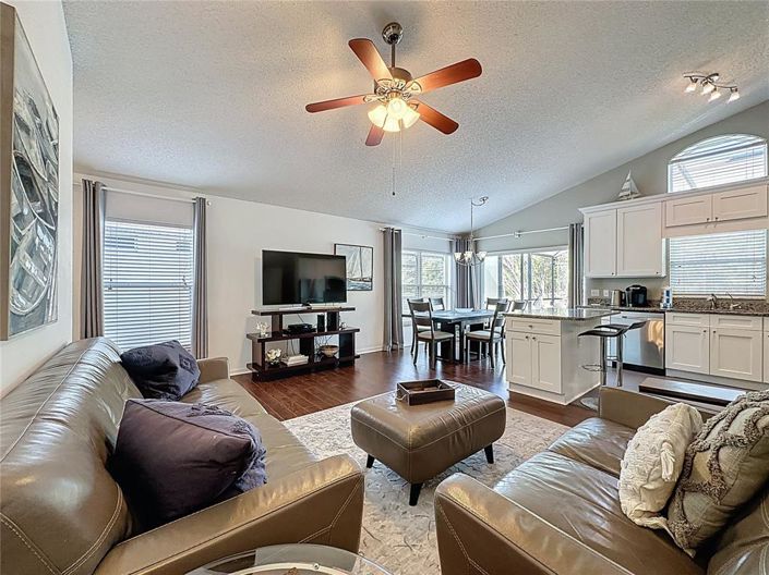 Image No.8-3 Bed Property for sale