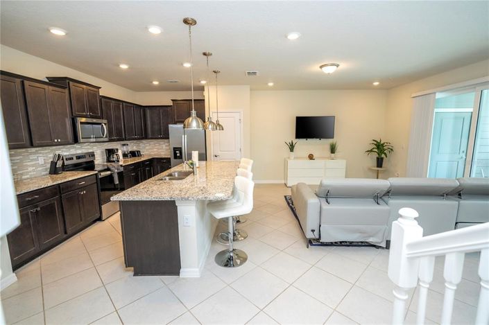 Image No.16-5 Bed Townhouse for sale